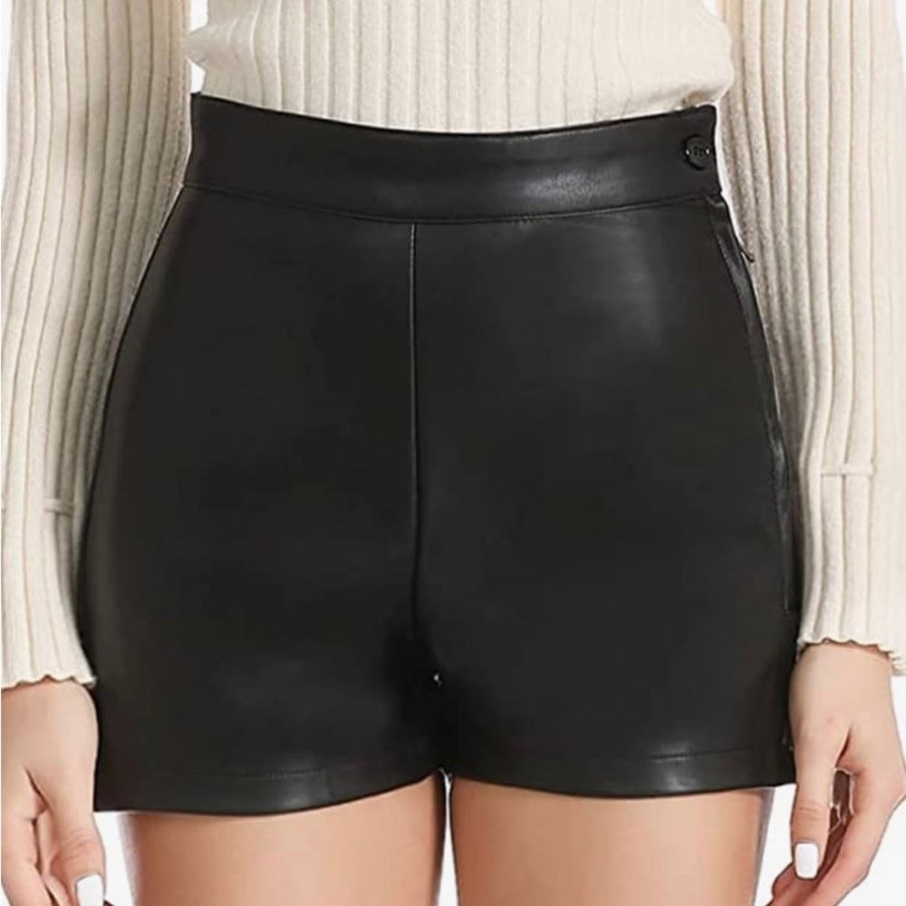 High waisted faux Leather shorts